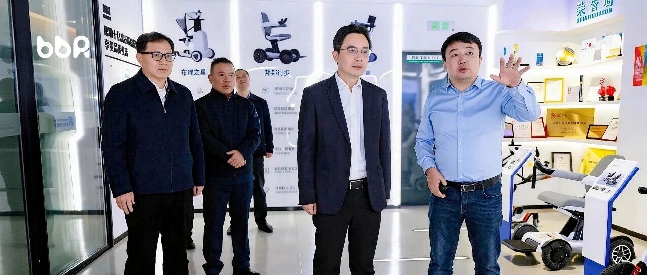 快讯 | 松江区委书记王华杰一行走访邦邦机器人 调研银发科技赋能养老发展